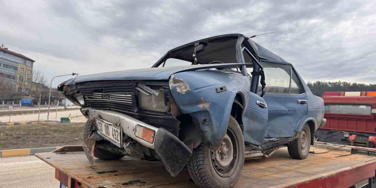 İşçi Servisi İle Otomobil Çarpıştı: 6 Yaralı