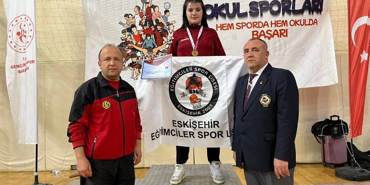 Eskişehirli Sporcular Dereceler İle Kente Döndüler