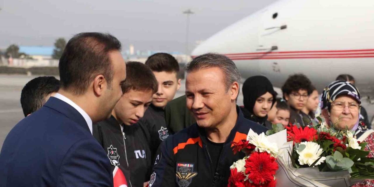 Türk Astronot Alper Gezeravcı Yurda Döndü