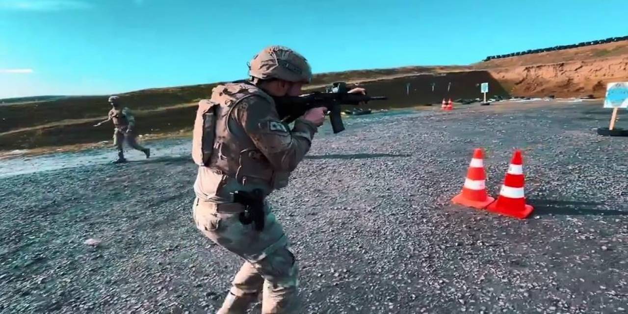 Jandarma Komandolardan Nefes Kesen Eğitim