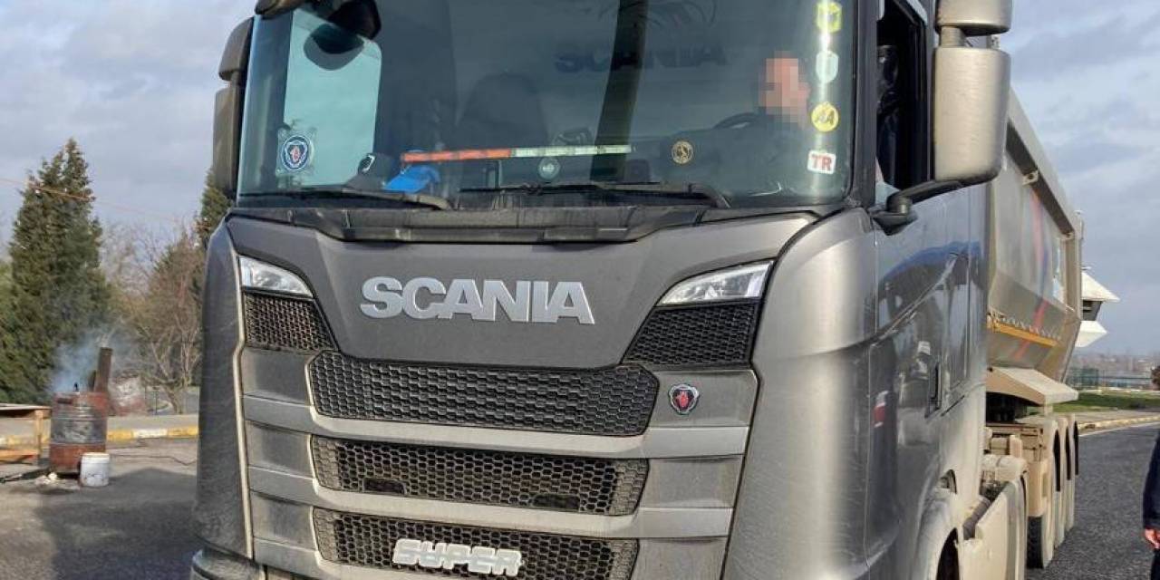 Tıra Polis Çakarı Taktı, Cezadan Kurtulamadı