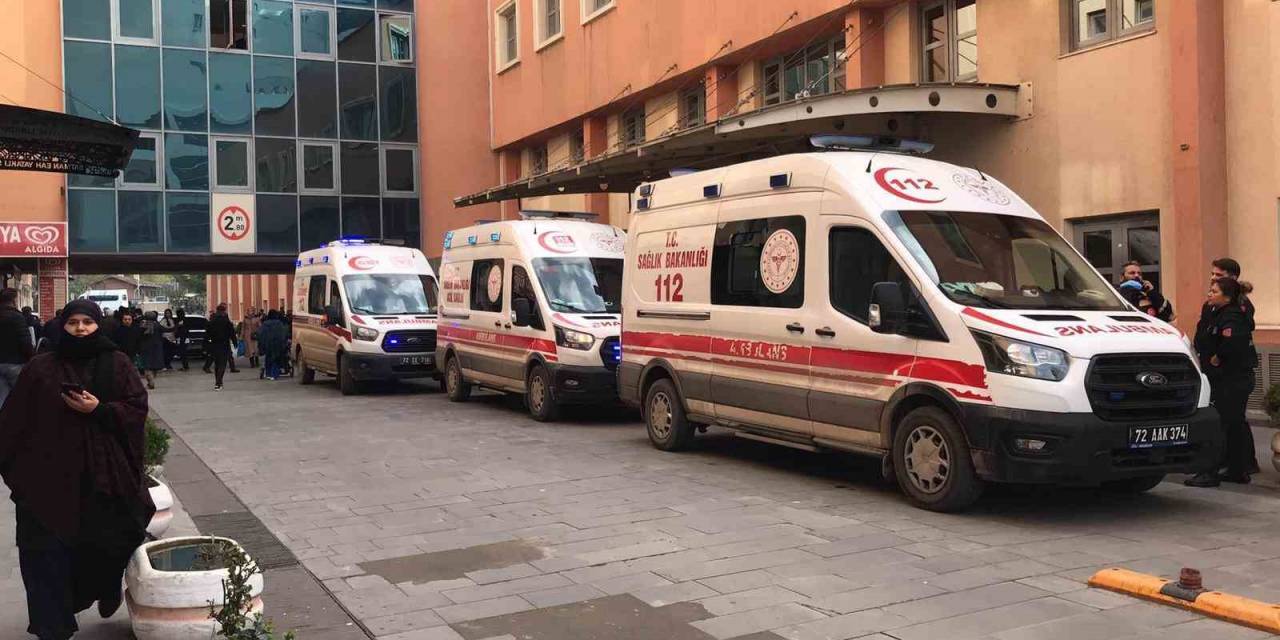 Tekstil İşçilerini Taşıyan Minibüs İle Kamyonet Çarpıştı: 15 Yaralı