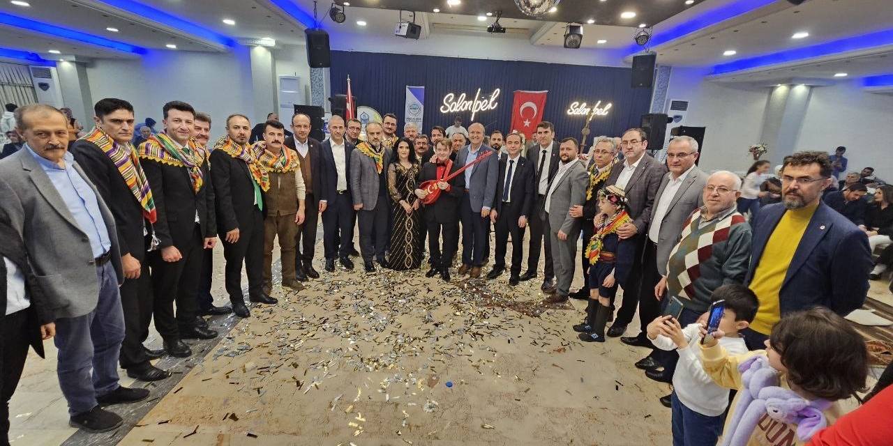 Bursa’da ’eğitime Destek’ Gecesinde Burs Verilen 13 Genç Hayata Tutundu