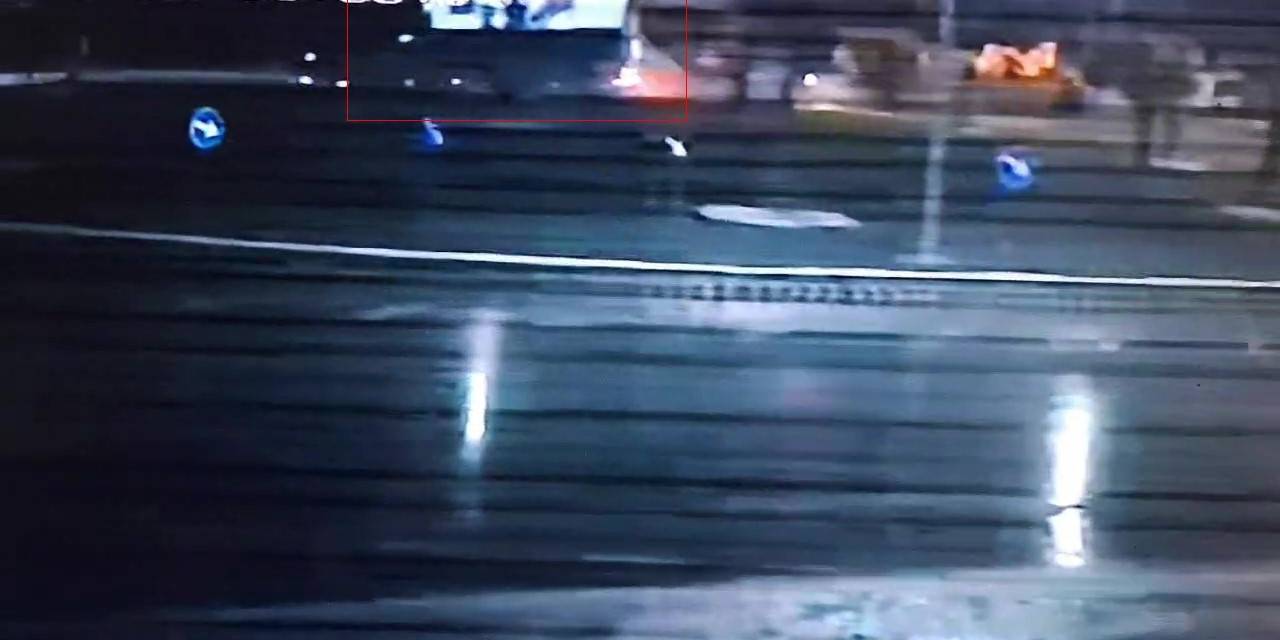 Balıkesir’de Yolcu Otobüsünün Devrilmesi Sonucu Bir Kişinin Öldüğü 20 Kişinin Yaralandığı Kaza Güvenlik Kamerasınca Saniye Saniye Kayıt Edildi