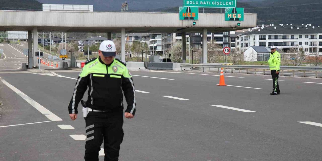 Göçmen Kaçakçısı Yakalandı, 5 Yabancı Uyruklu Sınır Dışı Edildi