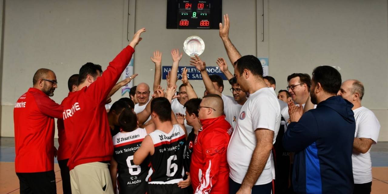 Çomü’de Farkındalık Müsabakasında Dostluk Kazandı