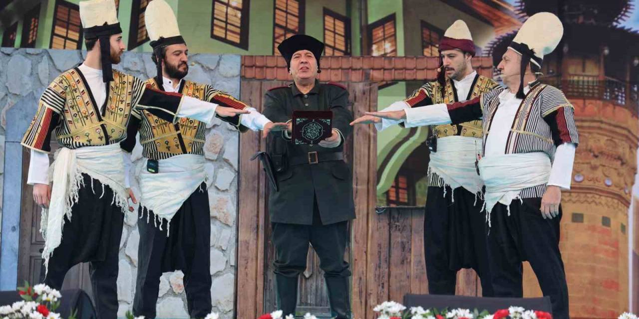 Depremin Merkez Üssünde Buruk Kurtuluş Bayramı