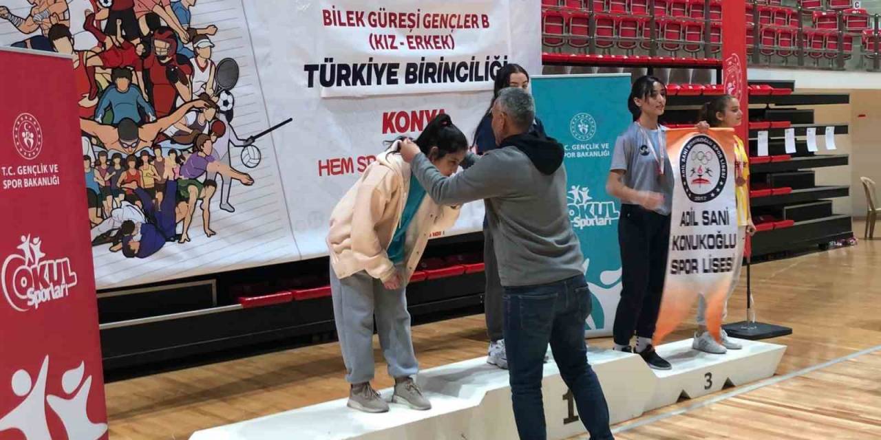 Bilek Güreşi Şampiyonasında Türkiye İkincisi Oldu