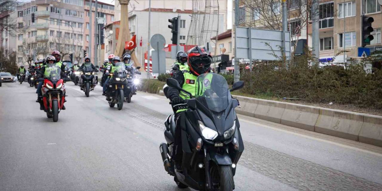 Vali Aygöl; Kaskı Taktı Motosiklet Başına Geçerek Bilecik’ten Söğütte Gitti