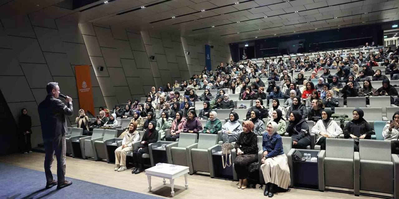 Başakşehir Belediye Başkanı Kartoğlu Gençlere Tavsiyelerde Bulundu