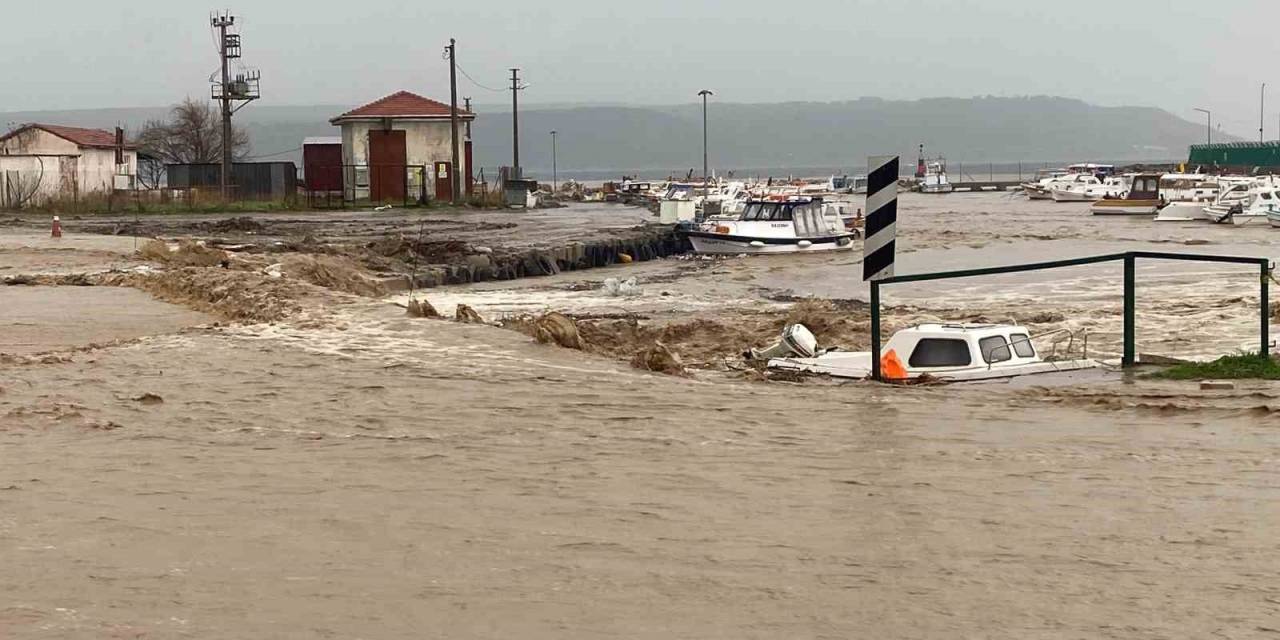 Çanakkale’de Sağanak Yağış Nedeniyle Kepez Çayı Taştı