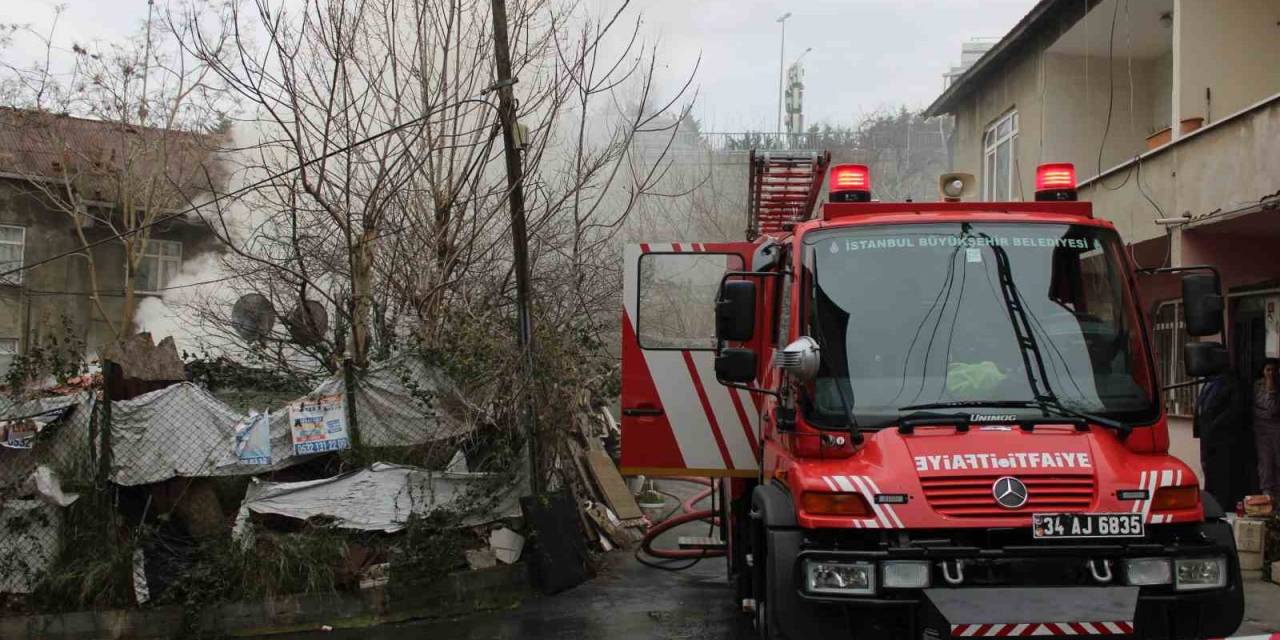 Sarıyer’de Kömür Sobasından Yangın Çıktı, Evi Kül Olan Yaşlı Kadın Gözyaşlarını Tutamadı