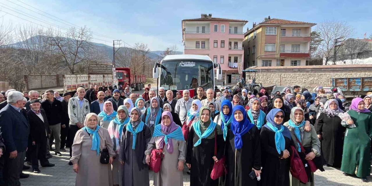 Umre İçin Kutsal Topraklara Giden Kafile Dualarla Uğurlandı