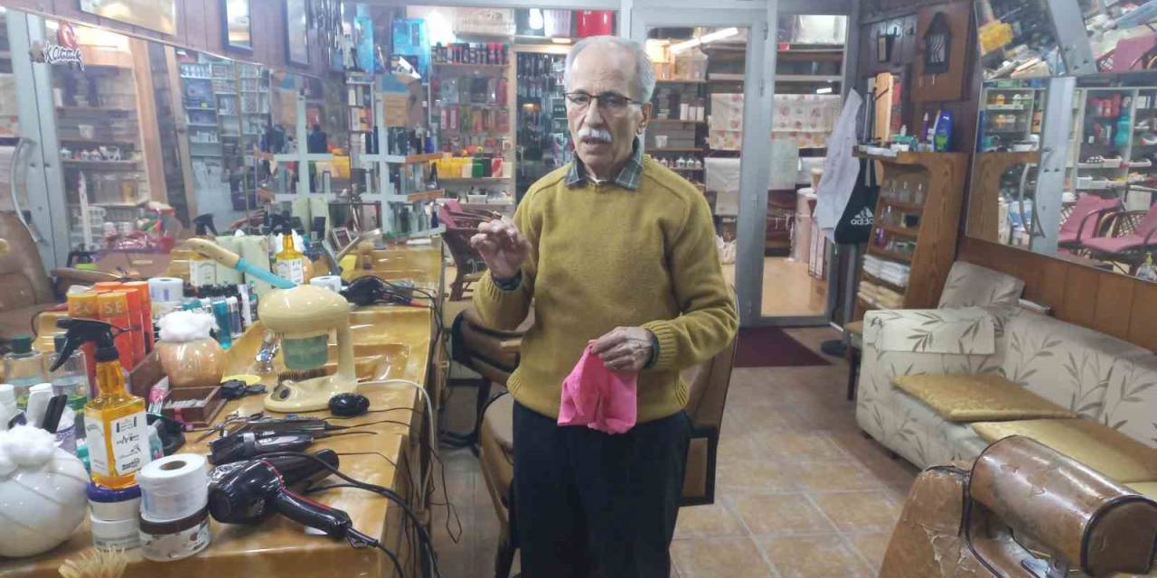 57 Yıldır Aynı Mekanda Saça Ustalık Yapıyor