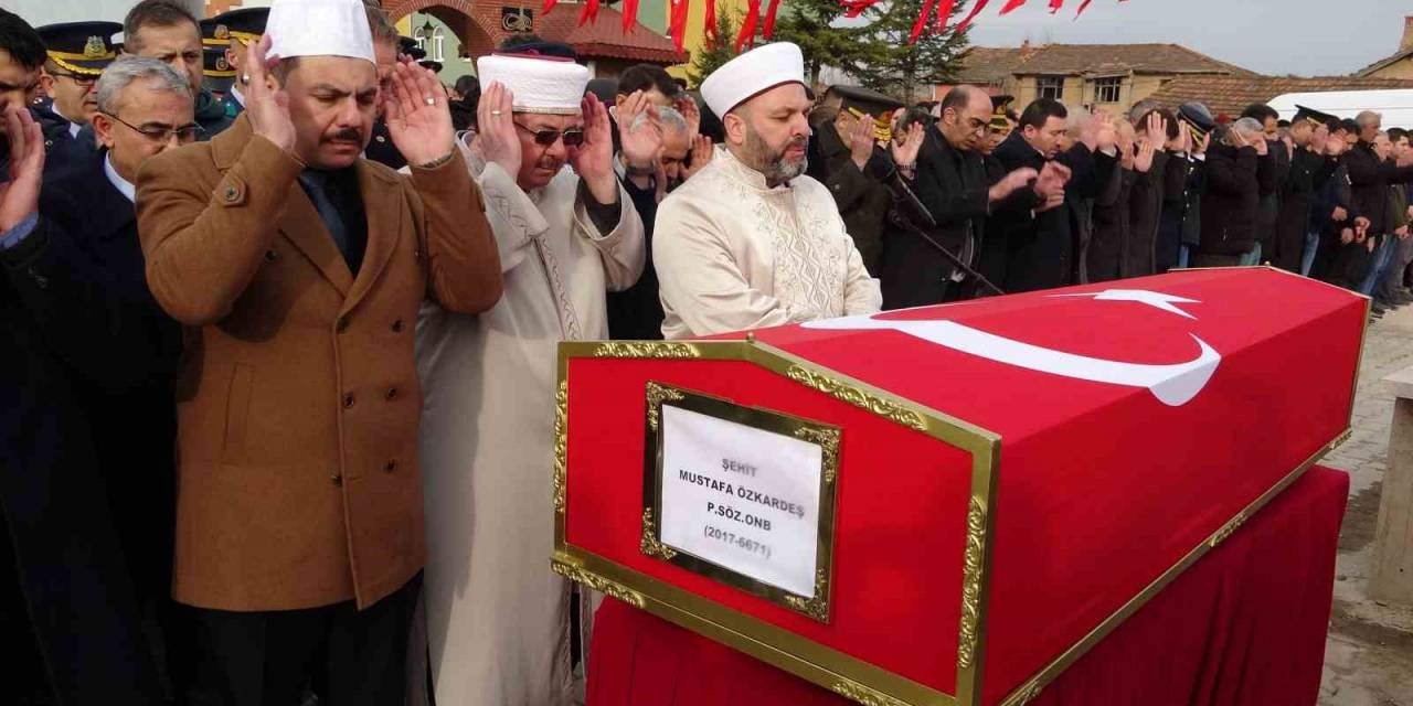 Araç Kazasında Şehit Olan Asker Kütahya’da Toprağa Verildi