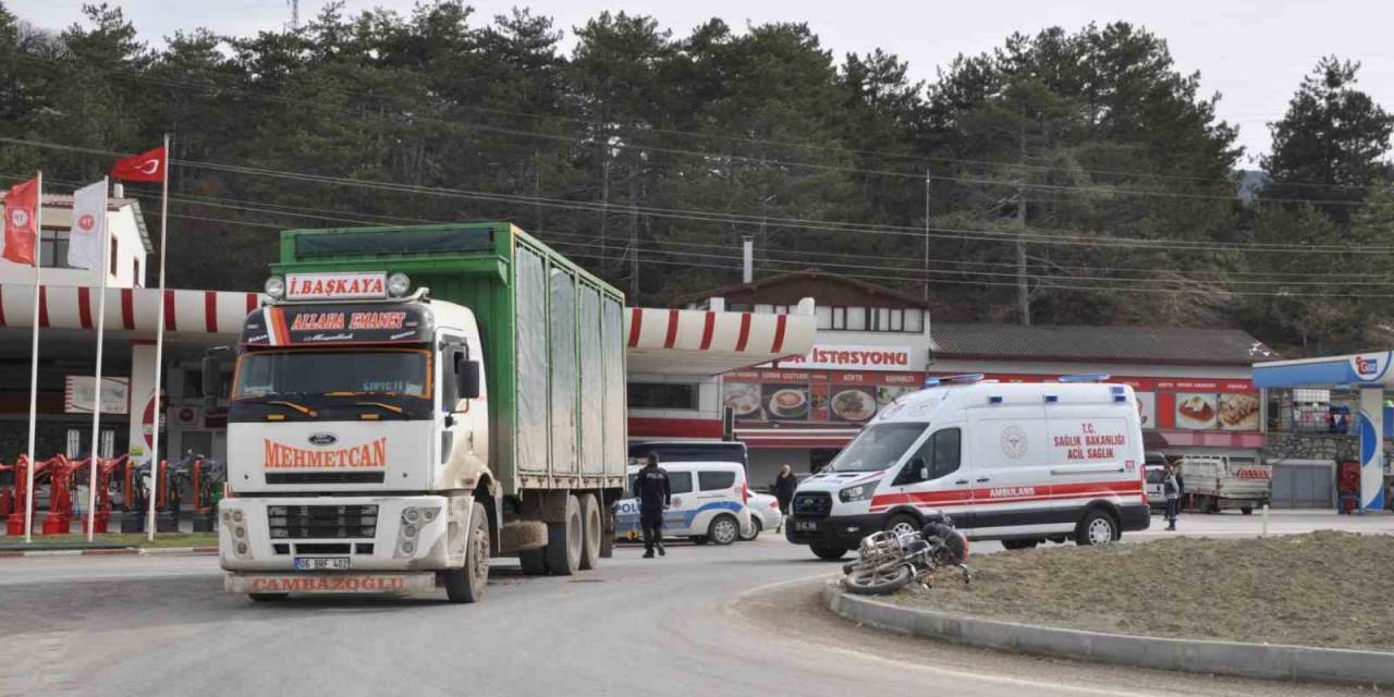 Yeni Yapılan Kavşakta İlk Kaza: 1 Yaralı