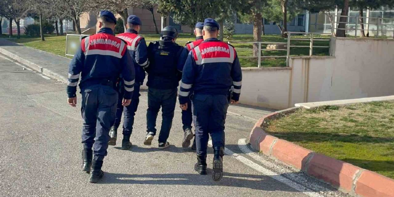 3 Kardeşin Öldüğü Muhtarlık Kavgası Firarisi Saklandığı Samanlıkta Yakalandı