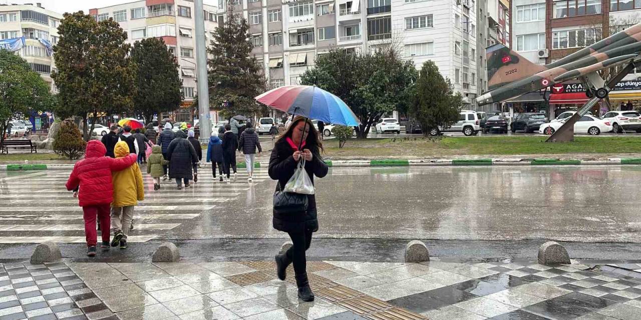 Kırklareli’nde Sağanak Yağış Sevindirdi