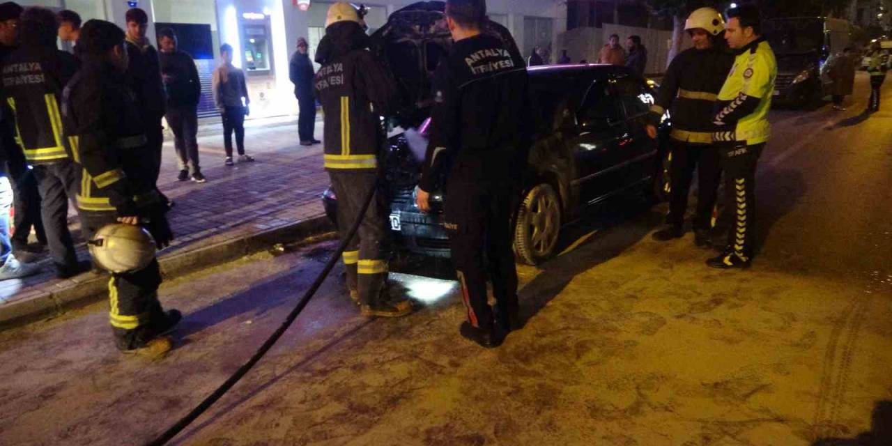 Seyir Halindeyken Alev Alan Aracın Motoru Kül Oldu