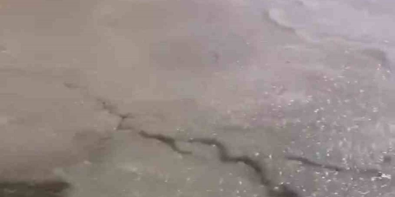 Çeşme’de Sağanağın Ardından Dolu Yağışı Etkili Oldu