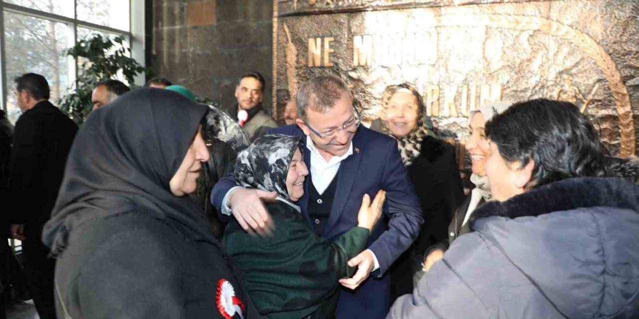 Kars Valisi Ziya Polat’a Şehit Ailelerini Ağırladı