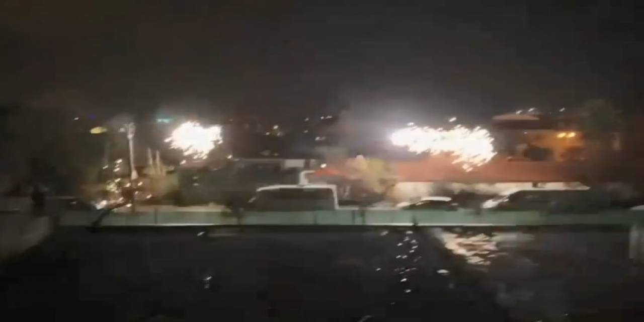 Sesi Duyan Balkona Çıktı