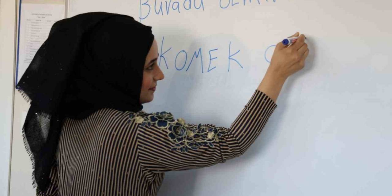 Ko-mek’te Türkçe Öğreniyorlar