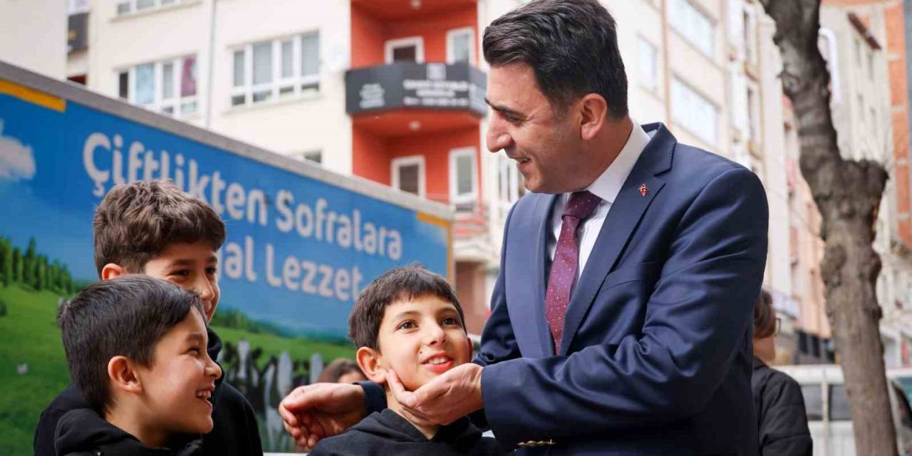 Vali Aygöl Halk İle Buluşarak Güzel Havanın Tadını Çıkarttı