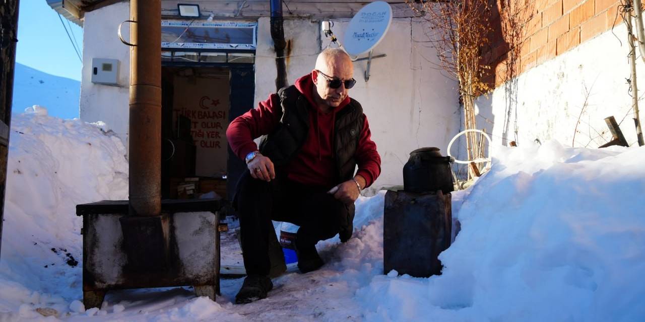 Eksi 24 Derecede Mangal Yakıp Keyif Yaptı