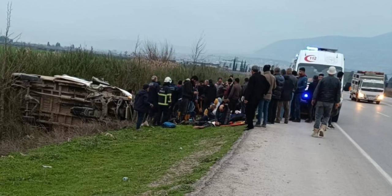 Hatay’da Tarım İşçilerini Taşıyan Minibüs Tarlaya Uçtu: 13 Yaralı