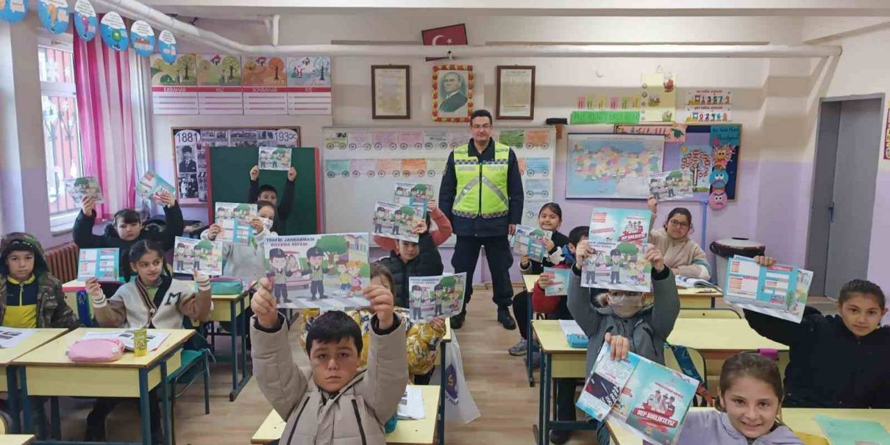 Jandarma’dan Öğrencilere Trafik Eğitimi