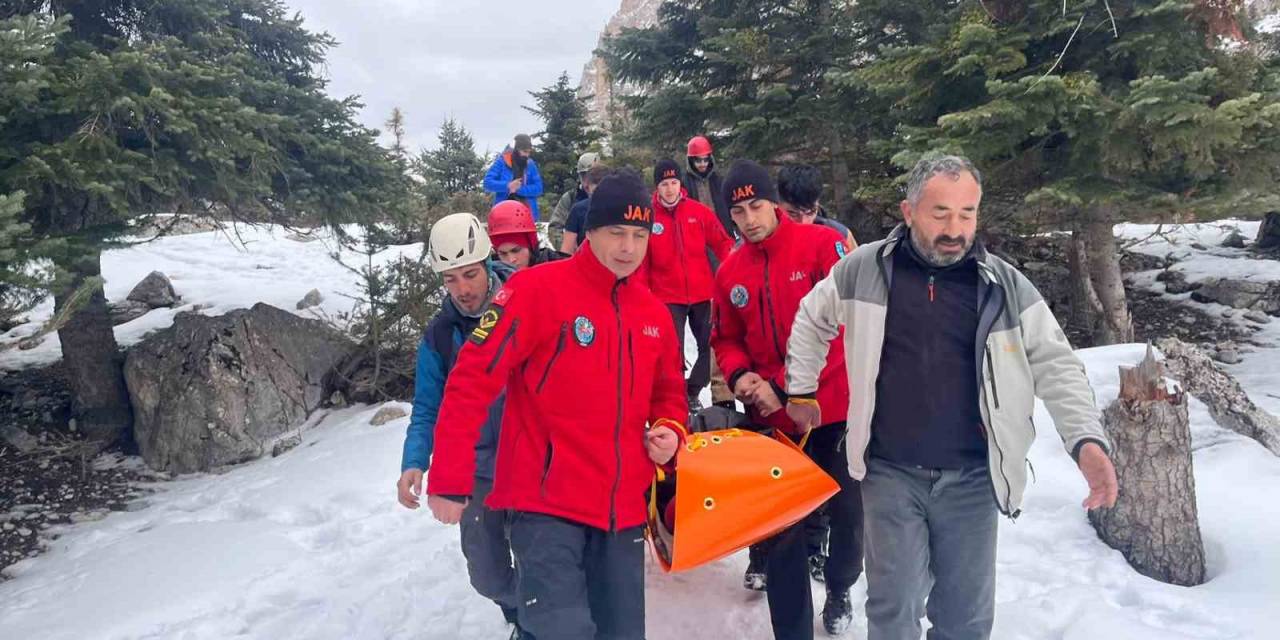 Aladağlar’da Tırmanış Yaparken Düşen Dağcı Yaralandı