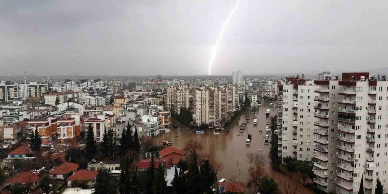 Antalya’da Hayat Felç Oldu