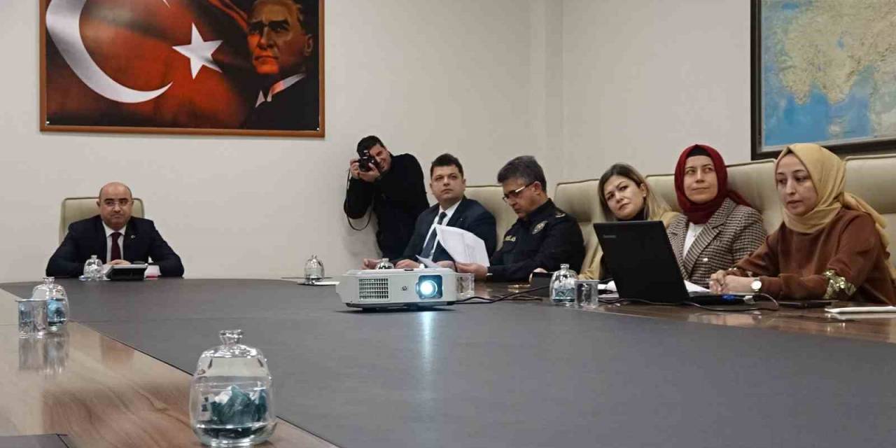 Tavşanlı Kaymakamlığında Kadına Ve Çocuklara Şiddet Konuları Görüşüldü