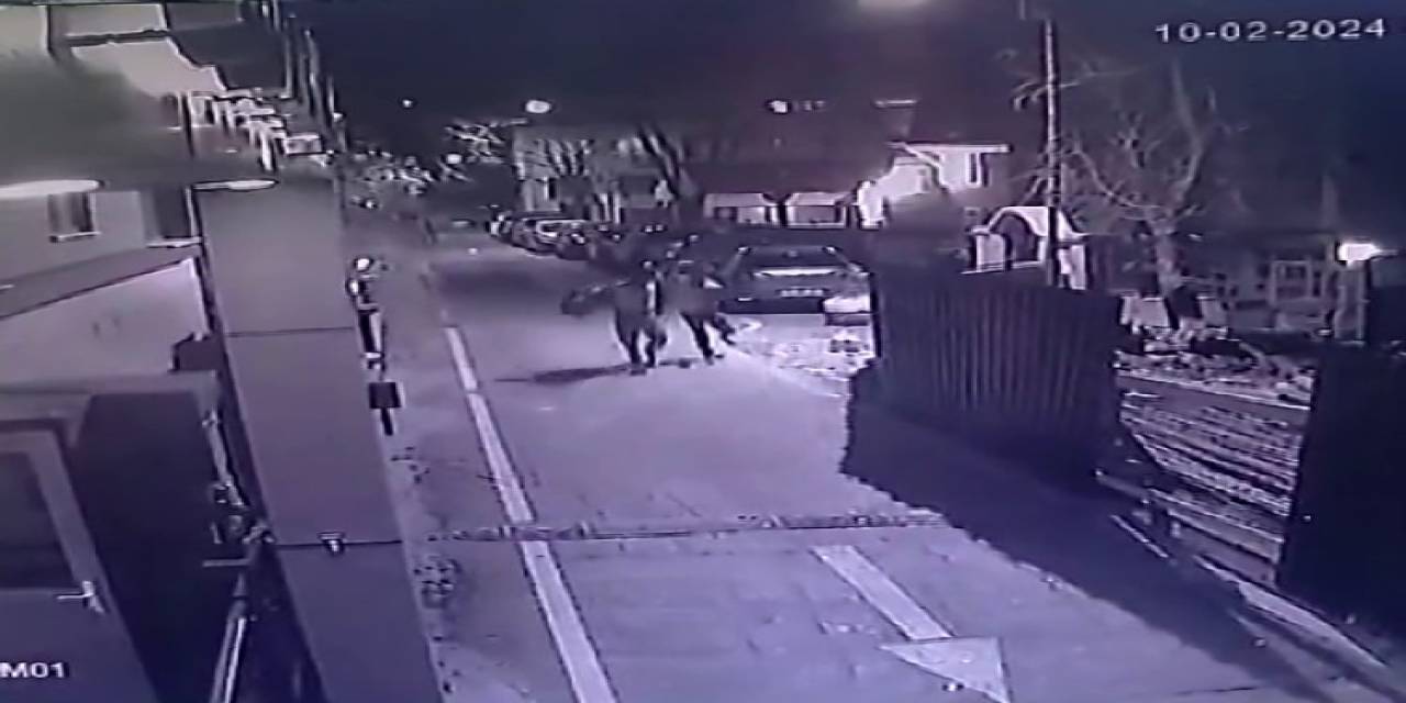 Fatih’te Market Sahibi Kendine Döner Bıçağı Çeken Hırsızı Copla Kovaladı: O Anlar Kamerada