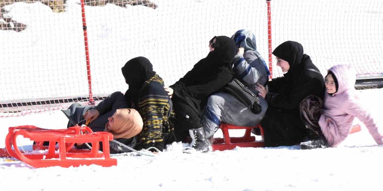Palandöken’de Yediden Yetmişe Kayak Coşkusu