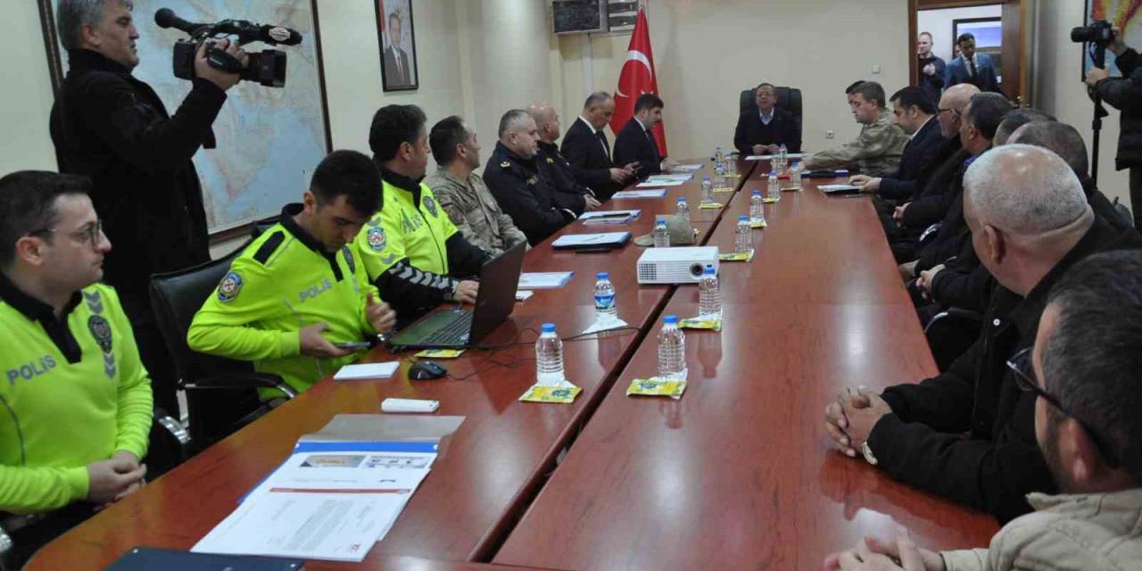 Kars Valisi Polat, Toplu Taşıma Firma Yetkilileriyle Buluştu