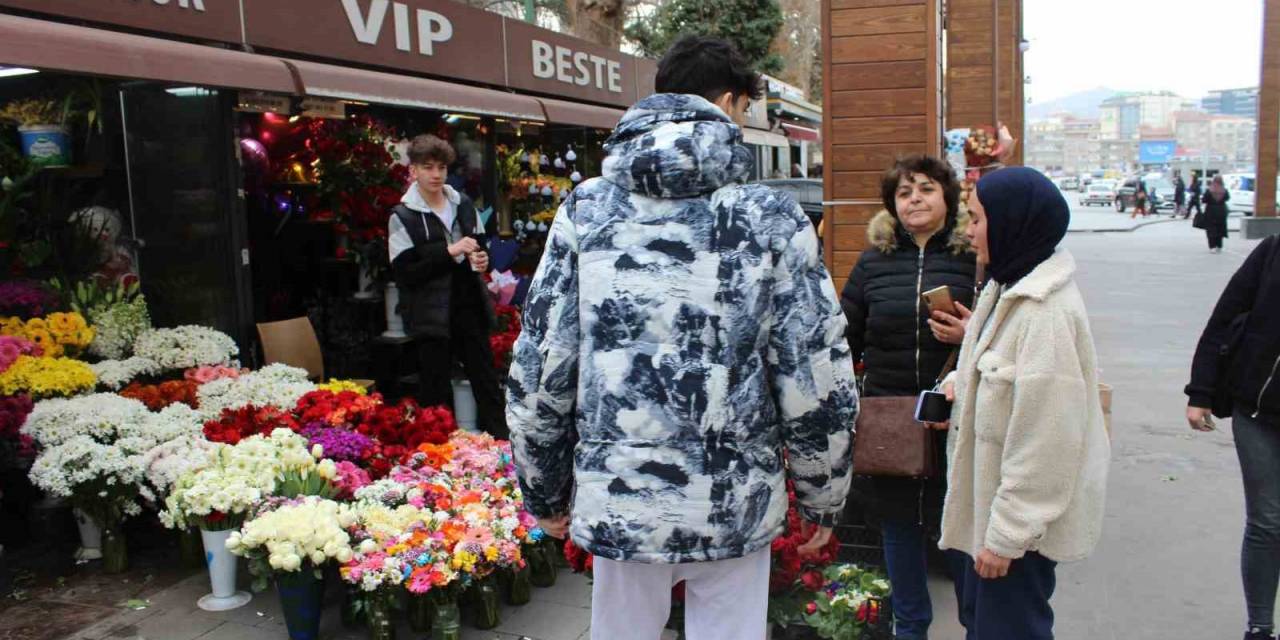 Çiçekçilerde 14 Şubat Yoğunluğu Başladı