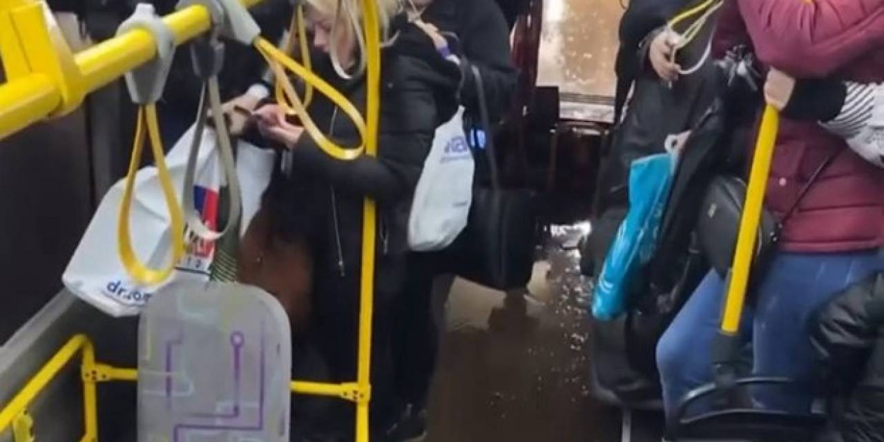 Antalya’da Su Dolu Alt Geçitte Mahsur Kalan Vatandaşların Korku Dolu Anları Kamerada