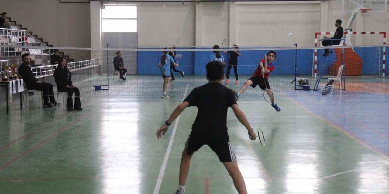 Sivas’ta Badminton Rüzgarı Esti