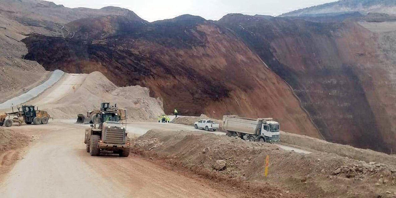 Rize AFAD'tan altın madeninin bulunduğu bölgede toprak kayması olan Erzincan'a destek ekibi gönderildi
