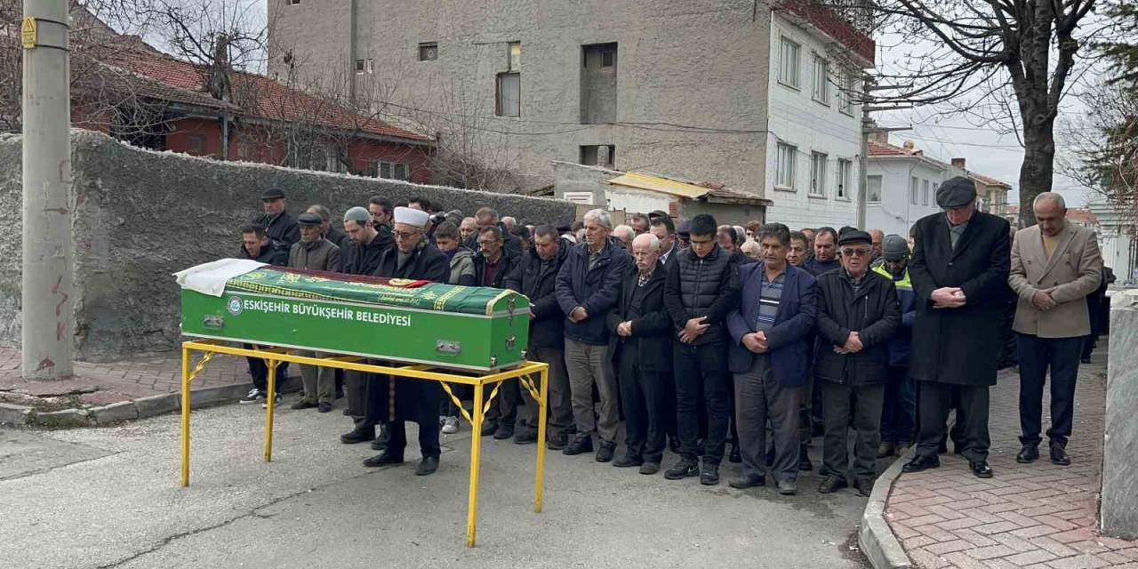 Bıçaklanarak Hayatını Kaybeden 17 Yaşındaki Genç Toprağa Verildi