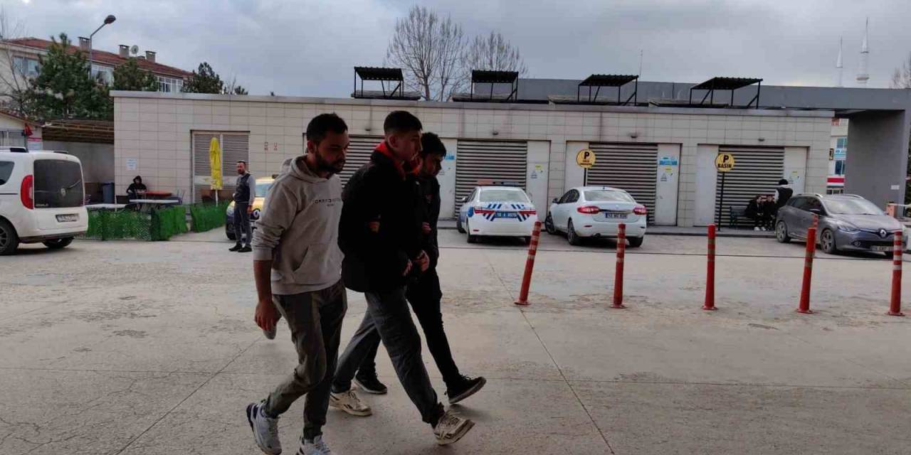 Bursa’da Market Sahibini Bıçaklayan 3 Şahıstan Biri Tutuklandı