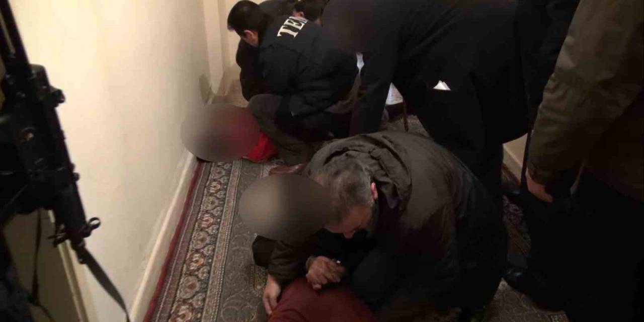 Terör Operasyonunda Amerikan, Jamaika Doları Ele Geçirildi: 3 Gözaltı