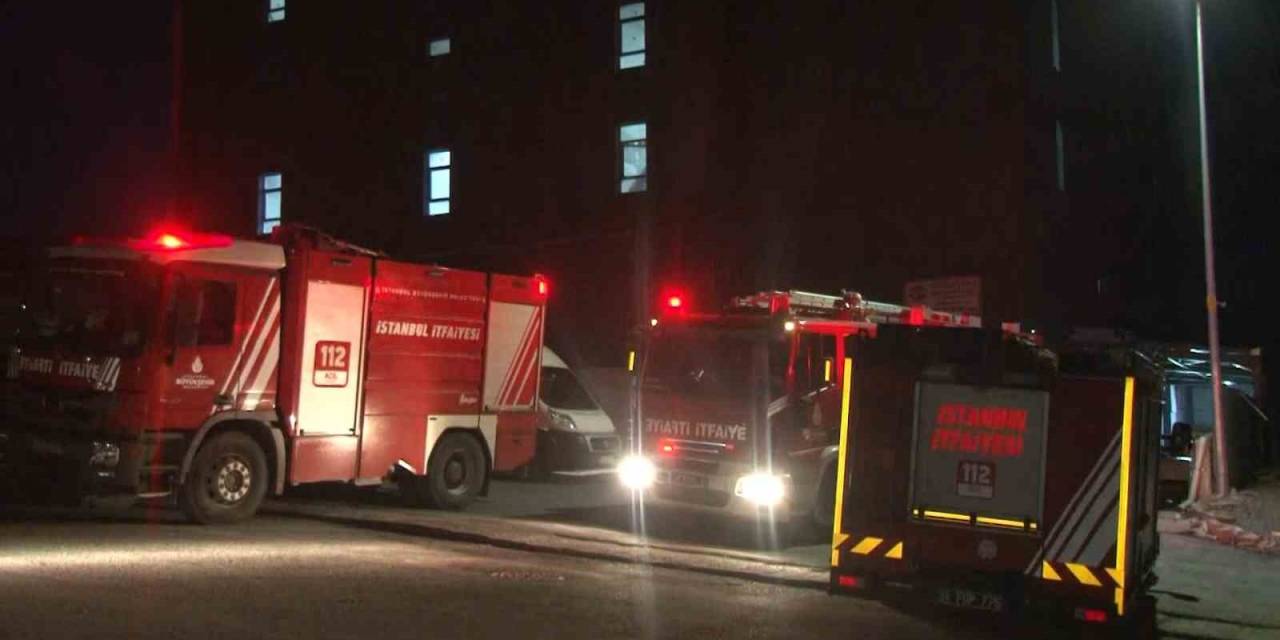 Arnavutköy’de Duvar İle Asansöre Sıkışan Genç Hayatını Kaybetti