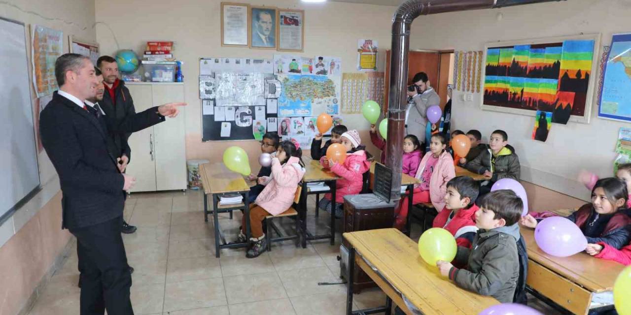 Ağrı’da Öğrencilere Kışlık Yardım