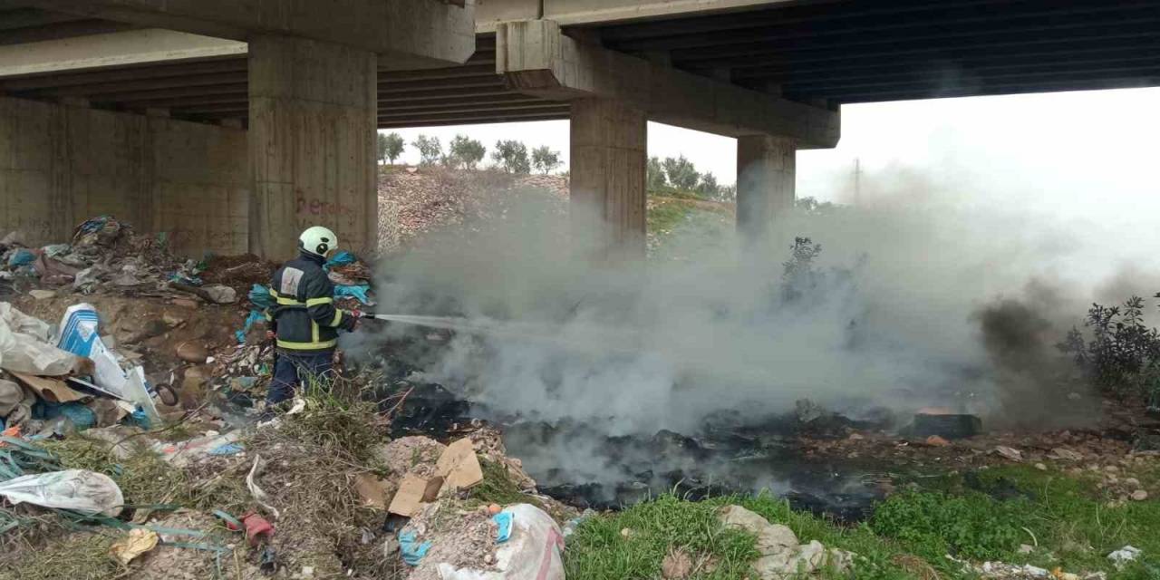 Hassa’da Atıl Durumdaki Araç Lastikleri Yandı