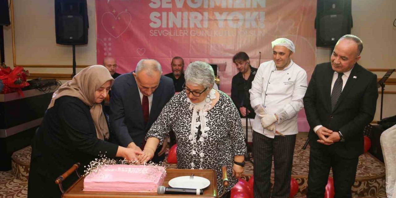 Küçükçekmece Belediyesi 65 Yaş Üstü Çiftler İçin Sevgililer Günü Daveti Düzenledi