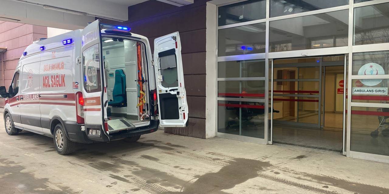 Hafif Ticari Araç Motosiklete Çarptı: 1 Yaralı