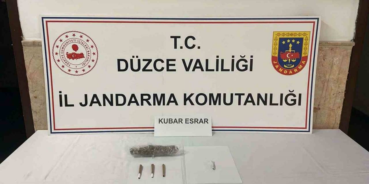 Jandarma Ekipleri Uyuşturucuya Geçit Vermiyor